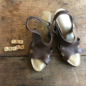 Me Too Fresia Brown Leather Wedge Sandals 7.5
